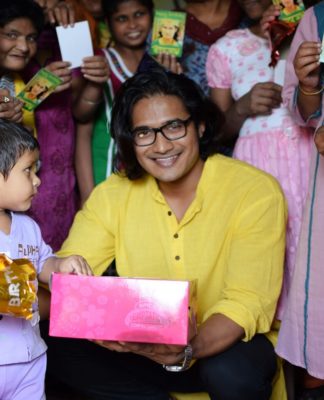 অসহায় ভক্তদের ভগবান গৌরব!